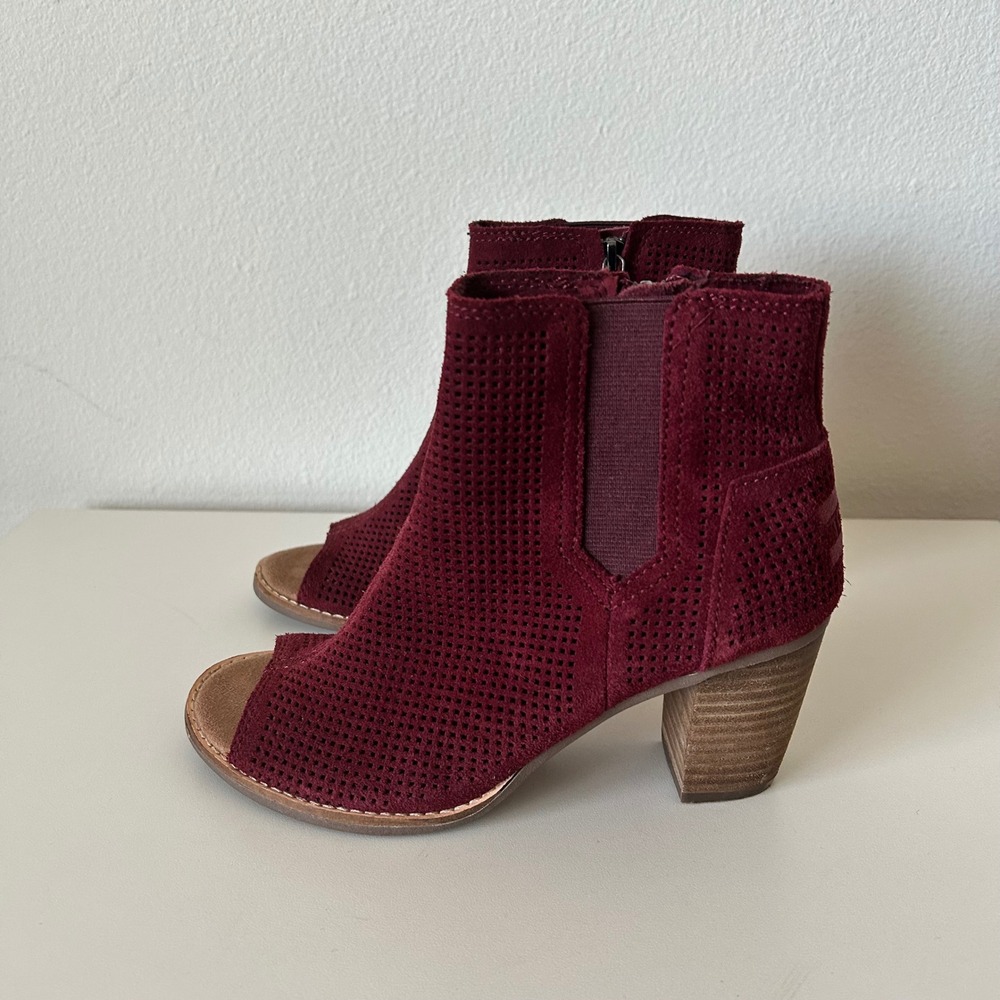 Toms Burgundy Perforated Peep-Toe Ankle Booties Size 6 - Picture 3 of 9